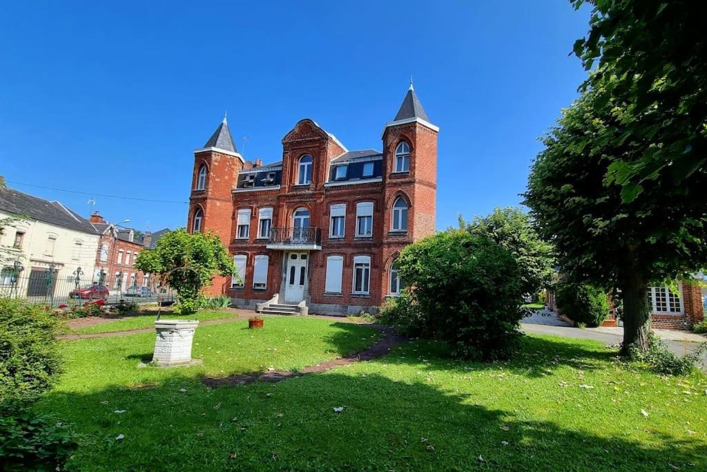 Studio En Rez De Jardin Avec Terrasse Privee - Le Petit Chateau Avesnois - Tv - Wifi - Logement Complet Avesnes-sur-Helpe Zewnętrze zdjęcie