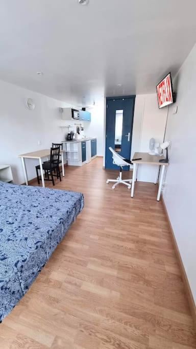 Studio En Rez De Jardin Avec Terrasse Privee - Le Petit Chateau Avesnois - Tv - Wifi - Logement Complet Avesnes-sur-Helpe Zewnętrze zdjęcie