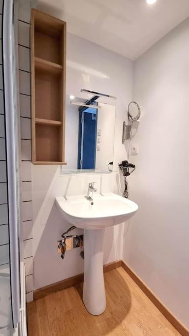 Studio En Rez De Jardin Avec Terrasse Privee - Le Petit Chateau Avesnois - Tv - Wifi - Logement Complet Avesnes-sur-Helpe Zewnętrze zdjęcie